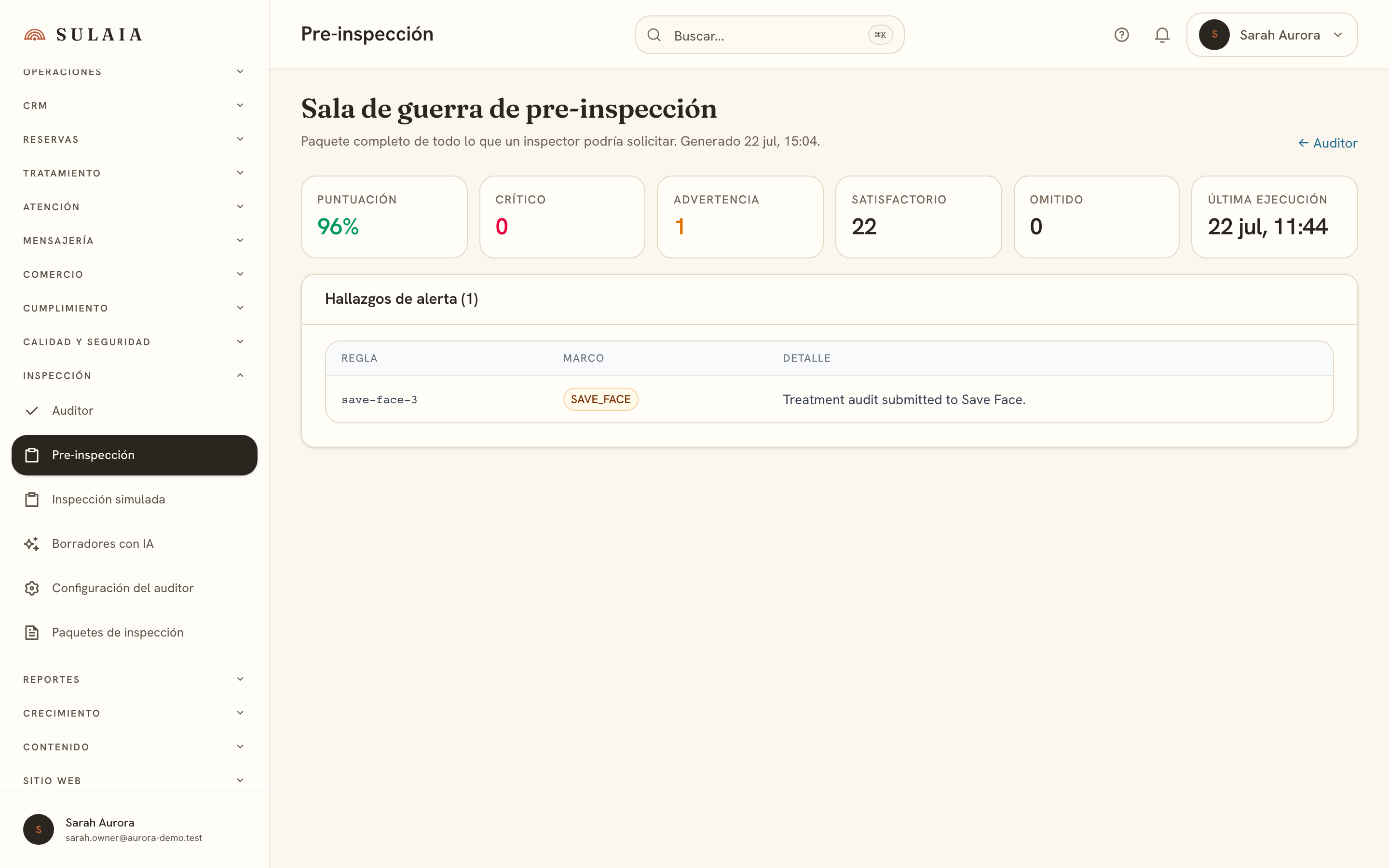 La sala de operaciones previa a la inspección mostrando una puntuación de auditoría, conteos rojo/ámbar/verde y una lista de hallazgos ámbar.